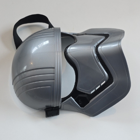 Star Wars: The Last Jedi Captain Phasma Mask Hasbro 2016 - Picture 4 of 4